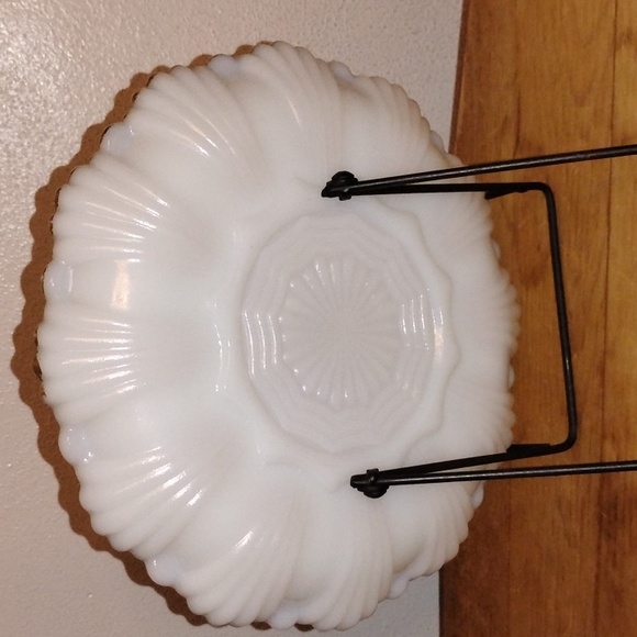 Vintage Hazel Atlas Egg PlateMilk Glass W/Gold Gilded Edge Beautiful - Picture 4 of 4